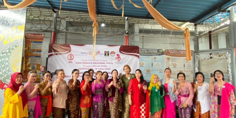 Peringati Hari kebaya Dan Hari Anak Nasional Lapas Perempuan Krobokan Lakukan Parade Berkebaya