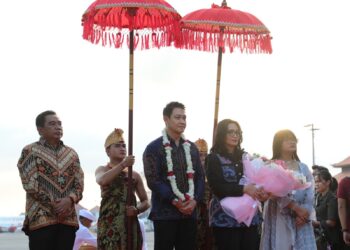 Tiba di Pulau Dewata, Kapolda Bali Disambut Tradisi Tepung Tawar