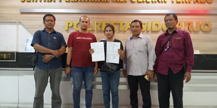 Iftachul Hidayati Wartawati Asal Kota Surabaya Mendatangi Polresta Sidoarjo,Ada apa..?