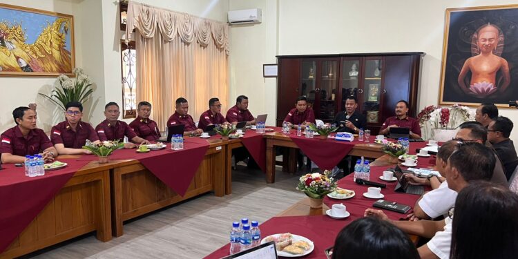 TIM HARMONISASI PERATURAN PER-UU-AN KANWIL KEMENKUMHAM BALI FASILITASI HARMONISASI RANPERBUP BULELENG