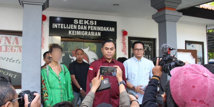 Pramella Y. Pasaribu: Deportasi WN Ukraina Jadi Bukti Tegaknya Hukum Keimigrasian Di Bali