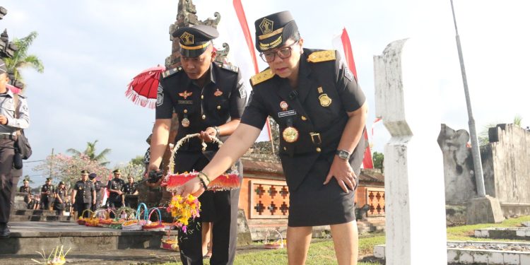 Sambut Hari Pengayoman Ke-79, Kanwil Kemenkumham Bali Tabur Bunga Kenang Jasa Para Pahlawan