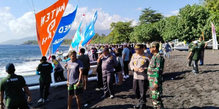 Kapolsek Kubu Hadiri Giat Pembukaan Lomba Tulamben Jukung Race Dalam Rangka HUT RI ke 79