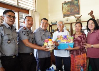 Wujud Kepedulia Kanwil Kemenkumham Bali Selenggarakan Anjangsana di Kediaman Sesepuh Purnabhakti