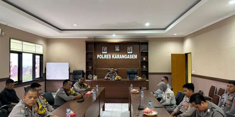 Polres Karangasem Ikuti Ceramah Pencegahan Radikalisme Dan LGBT