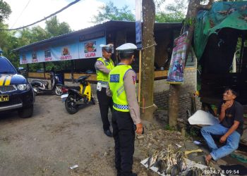 Polsek Rendang Patroli Dialogis Sampaikan Himbauan Kamtibmas