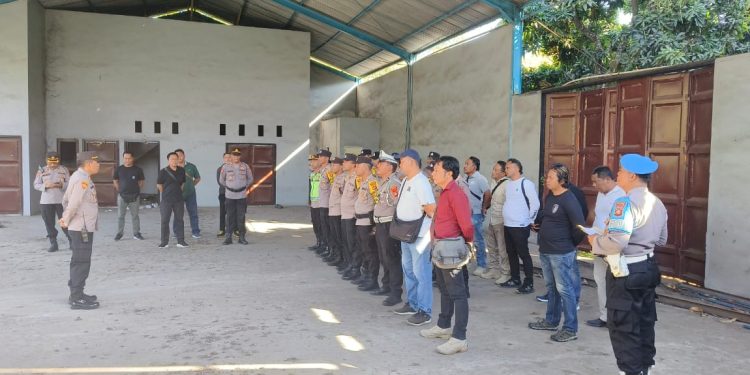 Kabag Ops Polres Karangasem Pimpin Giat Pengamanan Unjuk Rasa Di Wilayah Kecamatan Kubu