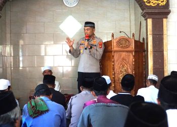 Wakapolres Karangasem Gelar Safari Jumat Ajak Warga Jaga Kamtibmas Menjelang Pilkada 2024