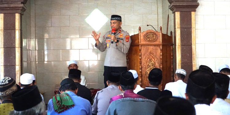 Wakapolres Karangasem Gelar Safari Jumat Ajak Warga Jaga Kamtibmas Menjelang Pilkada 2024