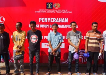 Pj Walikota Mojokerto Serahkan Remisi Umum Tahun 2024 Pada Warga Binaan Lapas Mojokerto.