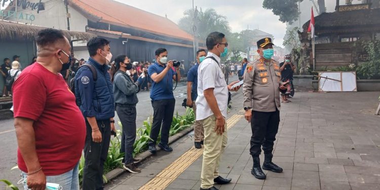 21Unit Damkar Dikerahkan TNI Dan Polri Dalam Kebakaran Pasar Seni Tamatik Ubud