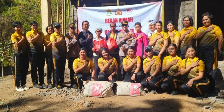 Kapolres Karangasem Dampingi Giat Bakti Sosial Bedah Rumah Dalam Rangka Hari Jadi Polwan RI Ke 76