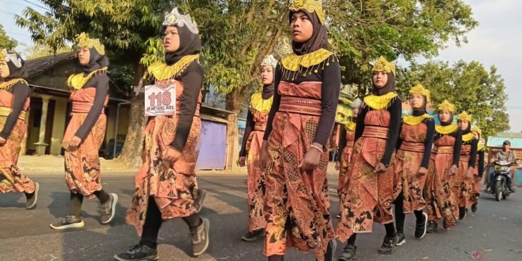 Gerak Jalan Umum Dan Di Ikuti Sekolahan SD,SMP,SMA Se Kecamatan Dlanggu
