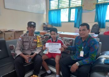 Peduli Anak Yatim Bhabinkamtibmas Polsek Kubu Salurkan Bantuan Pendidikan