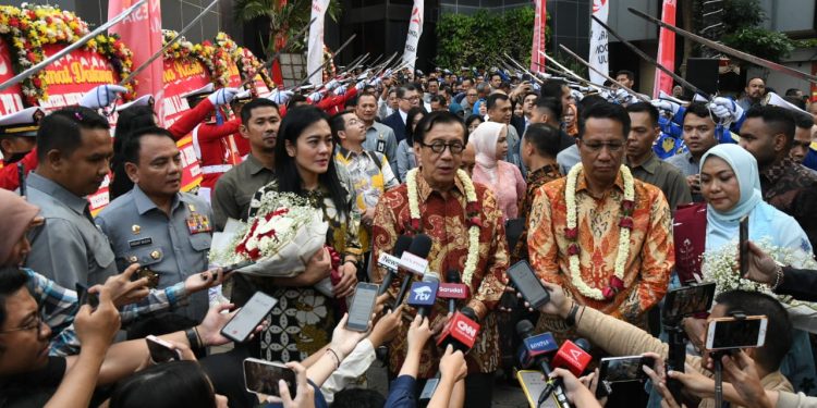 Terima Jabatan Menkumham, Supratman Minta Kolaborasi Seluruh Jajaran Kemenkumham