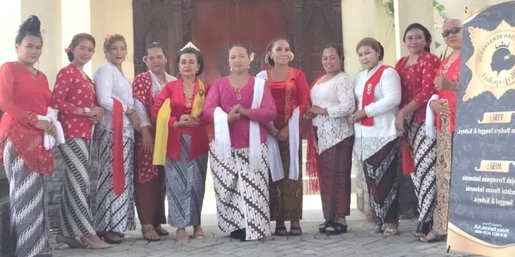Pemotretan Paguyuban Bersanggul Dan Berkebaya Di Rumah Dinas Wakil Bupati Mojokerto