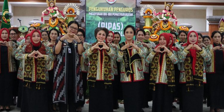 Kukuhkan Pengurus PIPAS Bali, Anna Reynhard: Laksanakan Tugas Dengan Iklas dan Penuh Tanggung Jawab