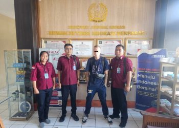 RUDENIM DENPASAR DEPORTASI WN AUSTRALIA AKIBAT DUGAAN GANGGUAN KEJIWAAN