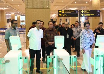 DUKUNG KTT INDONESIA AFRIKA (IAF) 2024, MENKUMHAM SUPRATMAN TINJAU LAYANAN IMIGRASI DI BANDARA NGURAH RAI