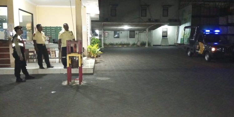 Blue Light Patrol Polsek Mengwi Sambangi PT. Wings Food