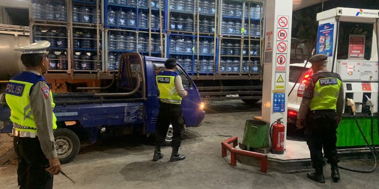 Polsek Abiansemal Gelar Patroli Di Obyek Vital SPBU Latusari