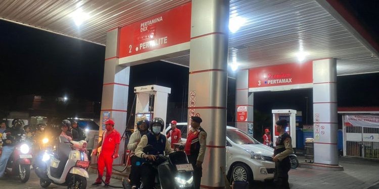 Jaga Situasi Malam Hari Tetap Aman, Sat Samapta Polres Badung Lakukan Blue Light Patrol