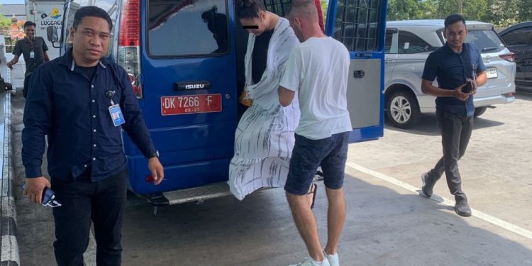 OVERSTAY SETELAH PANDEMI, RUDENIM DENPASAR DEPORTASI PASUTRI WARGA NEGARA UKRAINA