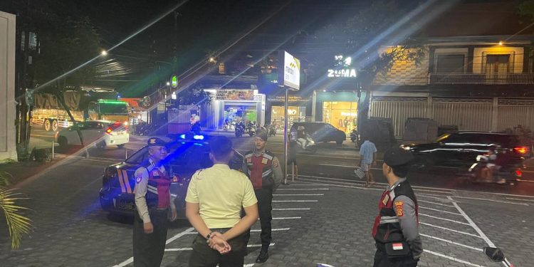 Blue Light Patrol Unit Patroli Sat Samapta Polres Badung Sambangi Kantor Bank Mandiri