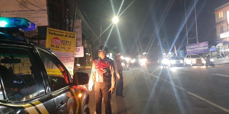 Cegah Kriminal Unit Samapta Blue Light Patrol Jelang Subuh Di Jalan Gatsu Barat