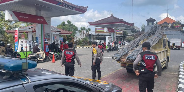 Sambangi SPBU Kapal Sat Samapta Beri Pesan Kamtibmas