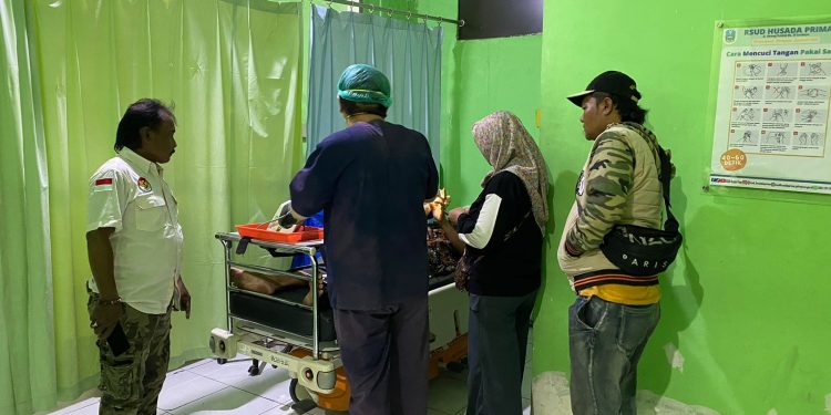 Ormas ALDERA Bantu Korban Tertusuk Mata Kail Pancing Di Surabaya