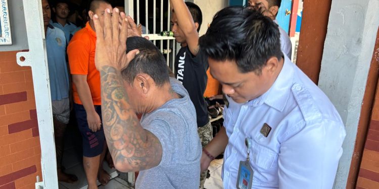 Cegah Barang Terlarang, Lapas Singaraja Laksanakan Penggeledahan Rutin