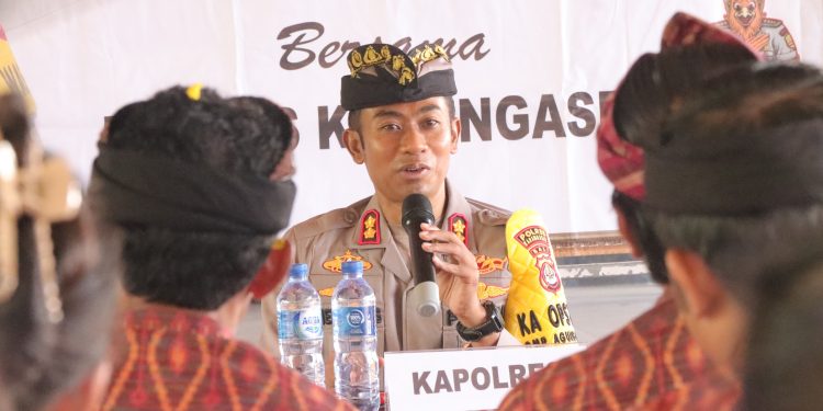 Kapolres Karangasem Gelar “Jumat Curhat” Bersama Warga Desa Tiyingtali