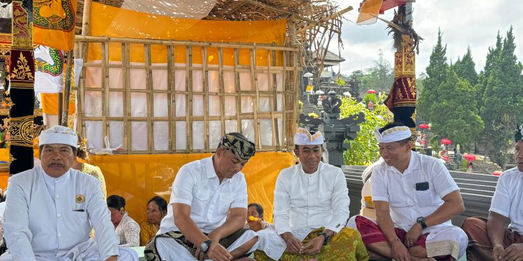 Kapolres Karangasem Hadiri Puncak Karya Di Pura Dadia Agung Kayu Selem Basukir Besakih