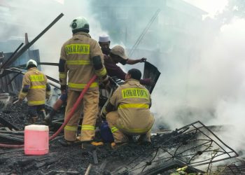 Kebakaran Hebat Hanguskan Gudang Kayu Di Jimbaran, Kerugian Materiil Signifikan