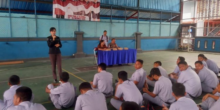 Sihumas Polres Badung Ajak Siswa SMK PGRI 2 Badung Bijak Bermedia Sosial Dan Anti-Bullying