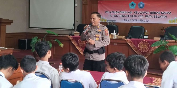 Unit Binmas Polsek Kuta Selatan Gelar Pelatihan “Keluarga Bebas Napza” di Desa Pecatu