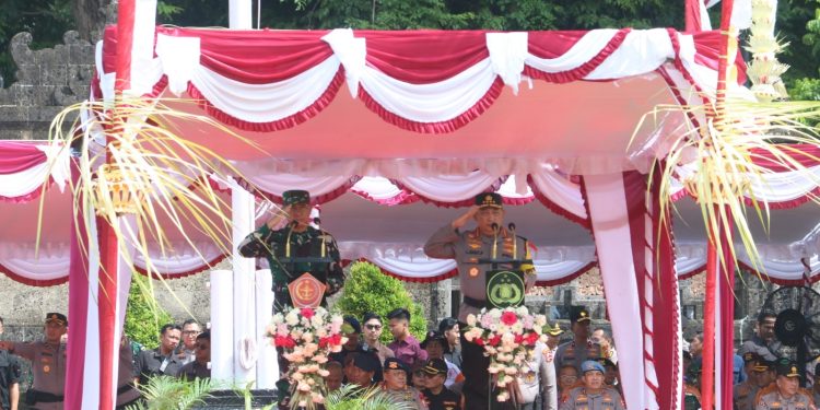 Kapolri dan Panglima TNI Pimpin Apel Gelar Pasukan Operasi Lilin 2024 di Bali