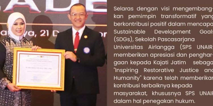 SPS UNAIR Beri Penghargaan Kepada Kajati Jatim Sebagai “Inspiring Restorative Justice And Humanity