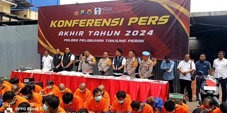 Polres Tanjung Perak Pamer 426 Tersangka Dengan 356 kasus selama Hasil 1 tahun