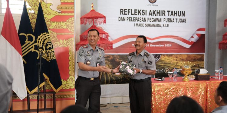 Masuki Masa Purna Bakti, Lapas Tabanan Lepas Salah Satu Petugas Terbaiknya
