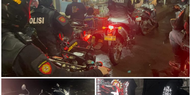 Polisi Bubarkan Rombongan Pencak Silat Berseragam Hitam Di Surabaya