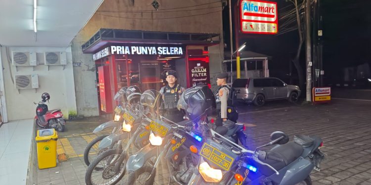 Pastikan Situasi Kondusif, Kembali Unit Raimas Sambangi Pertokoan Modern