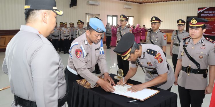 Polresta Denpasar Gelar Upacara Penyerahan Jabatan Wakapolresta Dan Sertijab