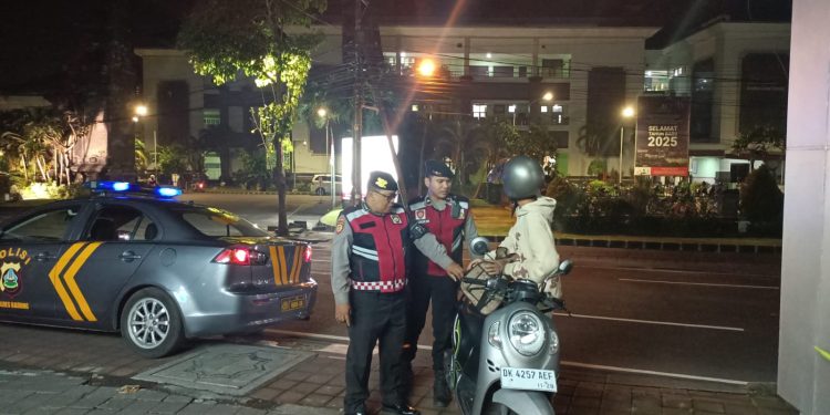 Selain Lakukan Patroli, Personel Sat Samapta Juga Beri Imbauan Ajak Masyarakat Jaga Kamtibmas