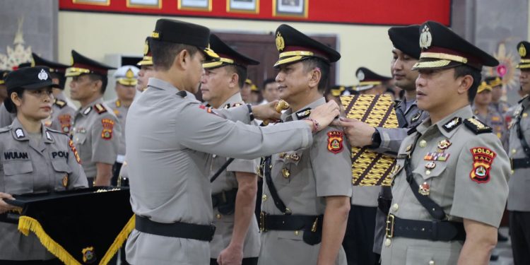 Kapolda Bali Pimpin Sertijab PJU Polda Bali Dan Kapolres Jajaran