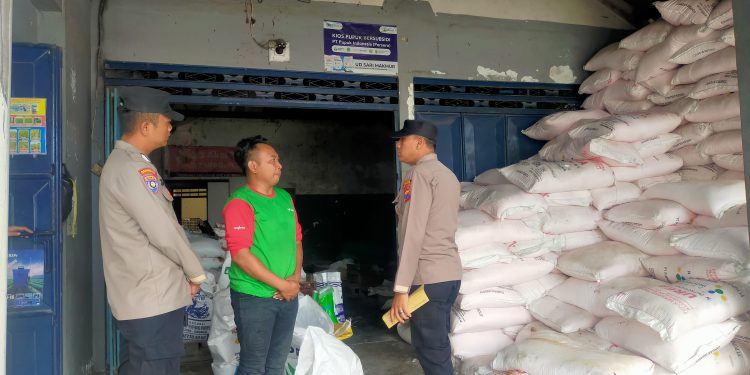 Dukung Ketahanan Pangan Nasional, Polsek Pacet Pantau langsung ke lapangan untuk Ketersediaan Pupuk Di wilayah Pacet