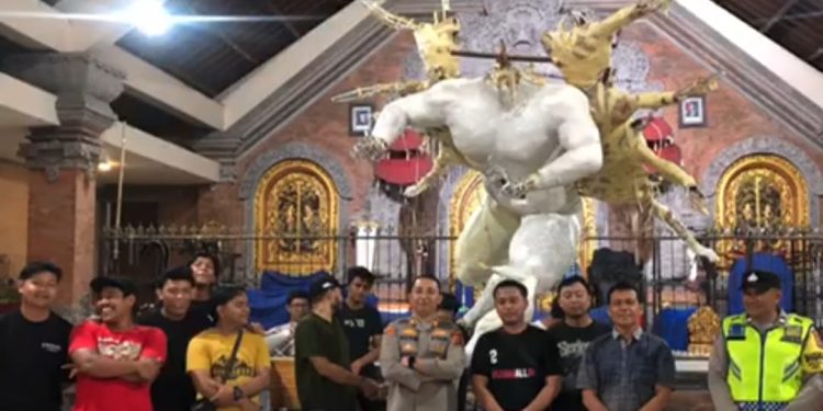 Kapolsek Kuta Utara Sambangi  Tempat Pembuatan Ogoh Ogoh