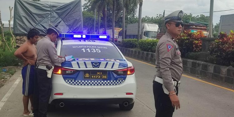 Parkir Sembarangan, Polisi Tindak Sopir Truck