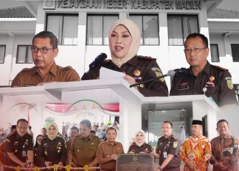 Kajati Jatim Mia Amiati Resmikan Gedung PTSP pada Kantor Kejari Kabupaten Madiun